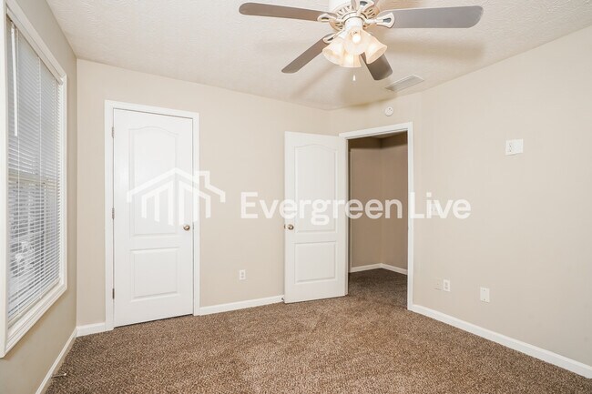 Building Photo - 102 Ruby Way