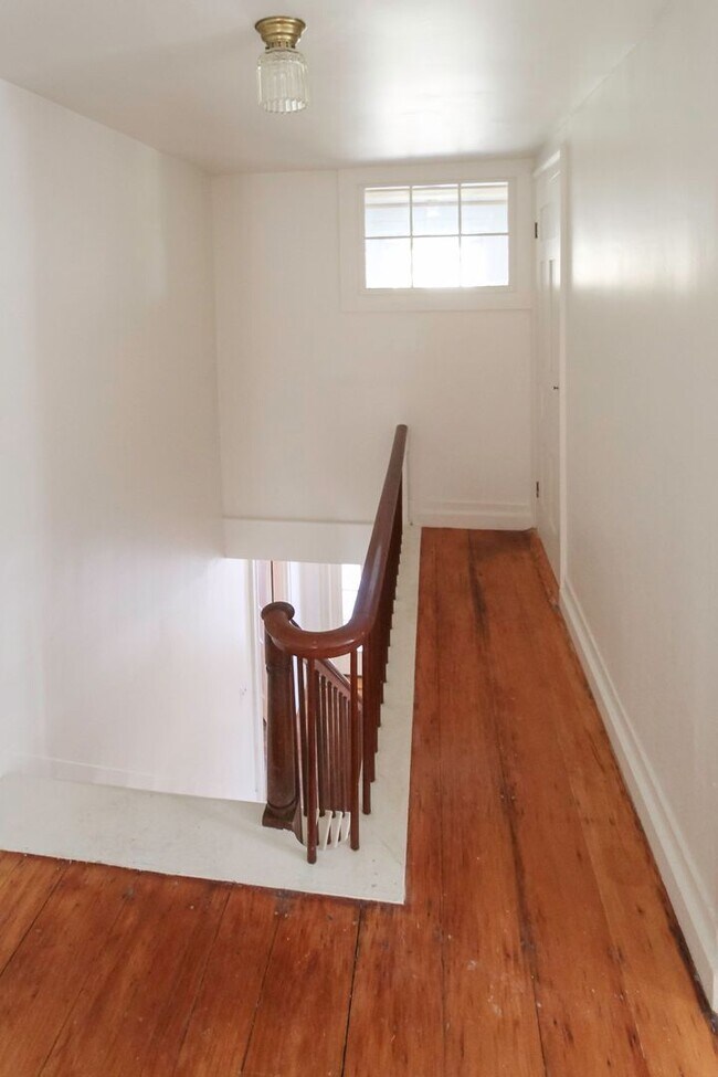 Building Photo - Beautiful 3-Bedroom Colonial on 1.3 Acres ...