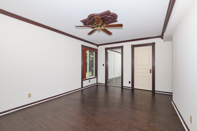Building Photo - 2504 SE Anchorage Cove