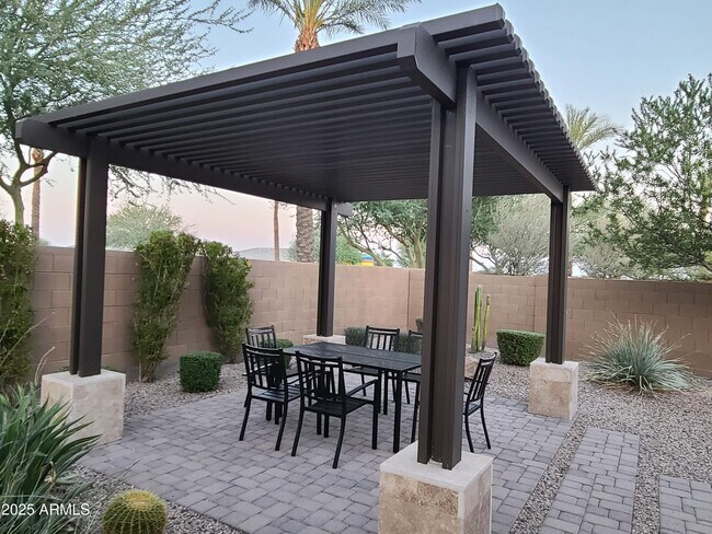 Building Photo - 1666 E Lee Dr