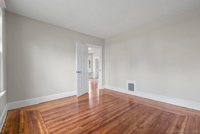 Building Photo - 49 Belden St
