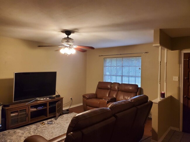 Building Photo - 3 br, 2 bath House - 627 Woodmere Dr