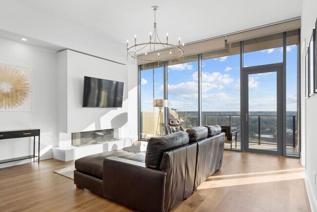 Building Photo - Premier Penthouse Suite at Seven 88 West Midtown-