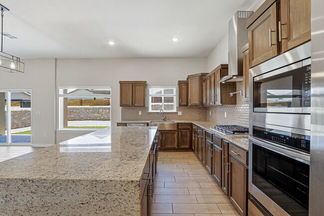 Building Photo - 629 La Entrada Cir