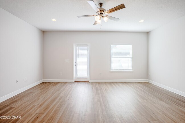 Building Photo - 7472 Shadow Lake Dr