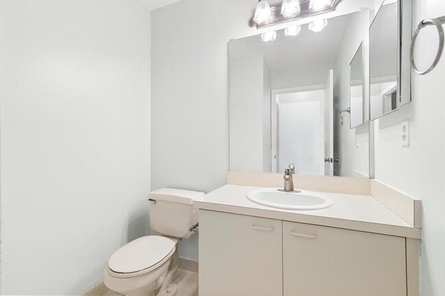 Building Photo - 3138 W Buena Vista Dr