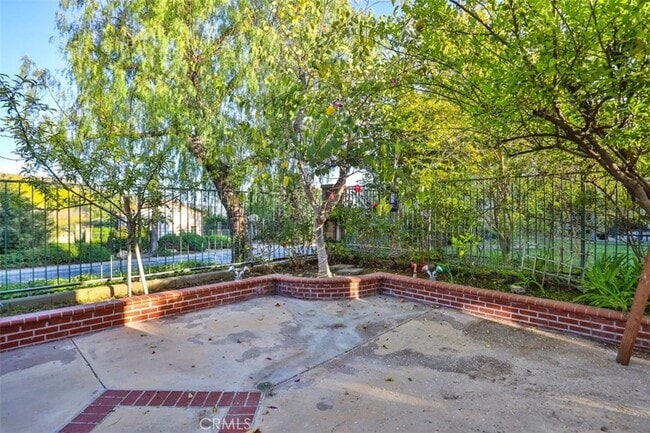 Building Photo - 176 Cll Renata
