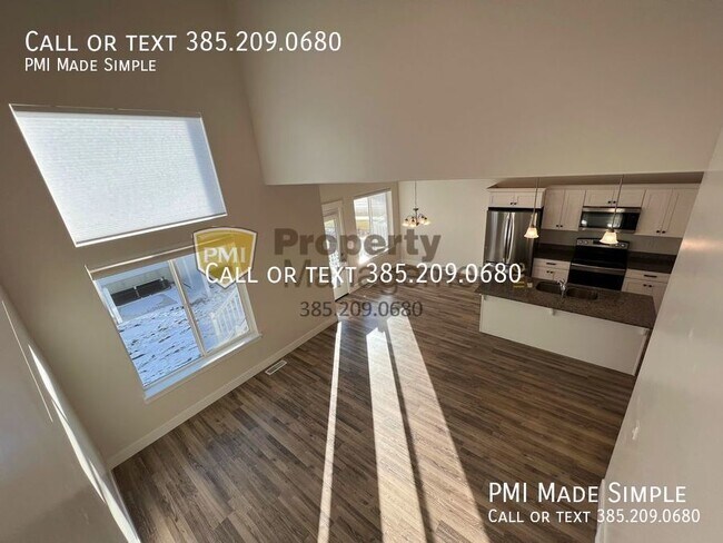 Building Photo - GORGEOUS & SPACIOUS Vineyard Townhome!