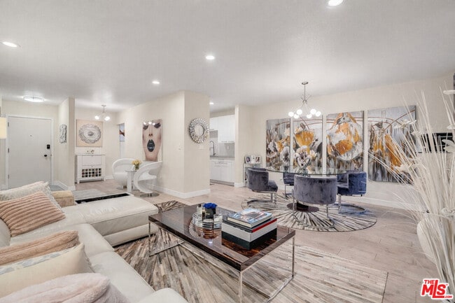 Building Photo - 927 Kings Rd