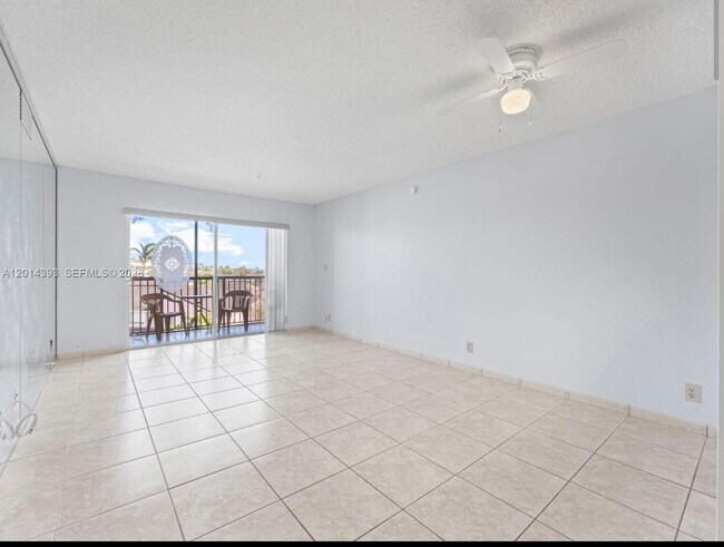 Building Photo - 8005 Lake Dr