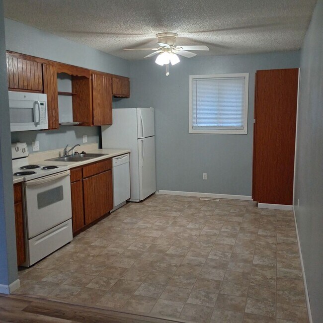 Building Photo - S0272-MF2