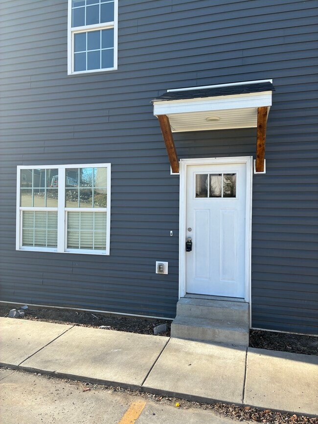 Building Photo - 767 Monroe St