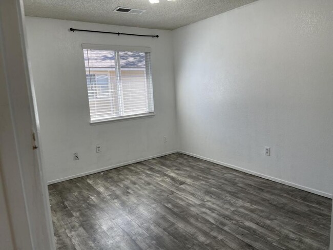 Building Photo - 197 Allouette Way Unit 3