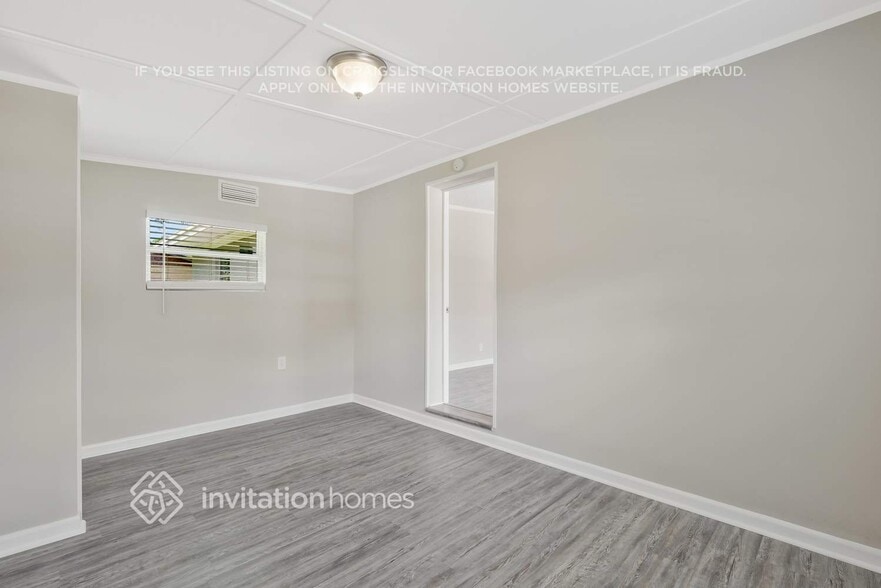 Building Photo - 1761 Merivale Rd S
