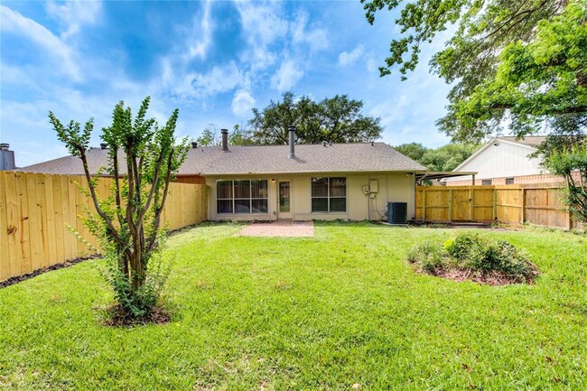 Building Photo - 3843 Westmeadow Dr