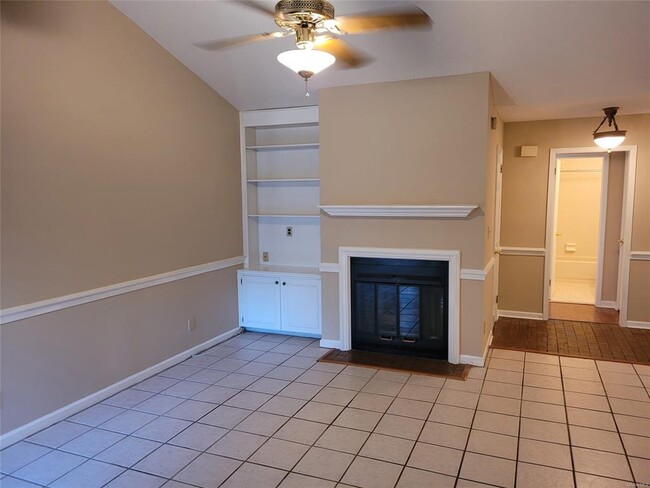 Building Photo - 5918 Carmel Dr