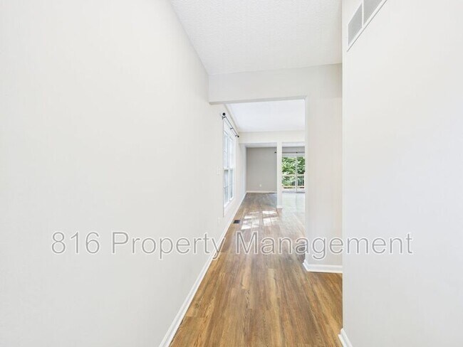 Building Photo - 6900 Orchard St