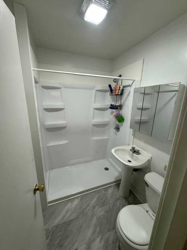 Building Photo - 3 Bedroom Available August 2026;   Monthly...