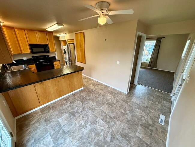 Building Photo - **For Rent: Spacious 4-Bedroom Home with 2...