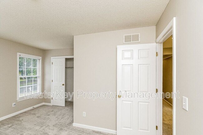 Building Photo - 105 Woodshire Ln