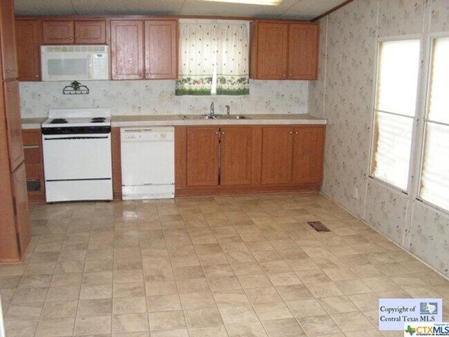 Building Photo - NEW ON MARKET