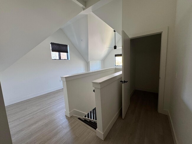 Building Photo - 973 E Broad St