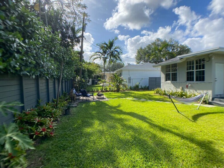 Building Photo - 5830 SW 47th St