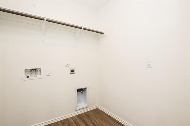 Building Photo - 110 Sophora Dr