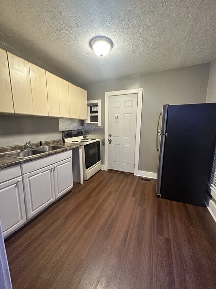 Building Photo - 1169 Nelson St