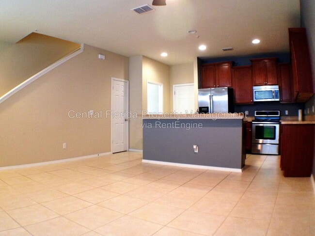 Building Photo - 210 Silverglen Ln