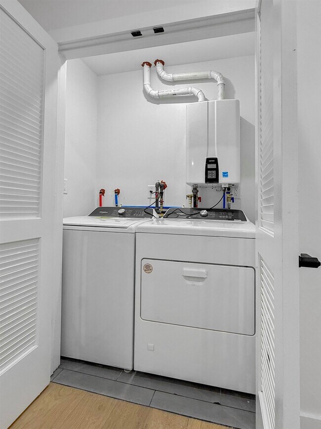 Building Photo - 185 Mallory Ave