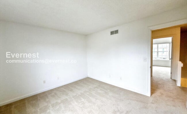 Building Photo - Spacious Condo with Modern Amenities and Garage Parking