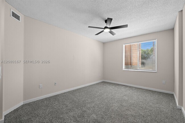 Building Photo - 6992 SW 39th St