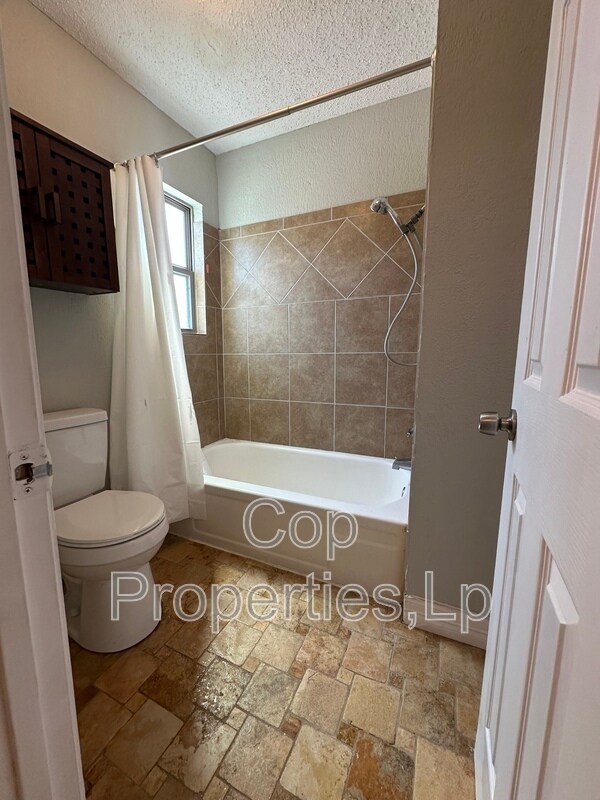 Building Photo - 8573 Echo Creek Ln