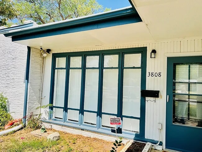 Building Photo - 3808 E Mount Vernon St