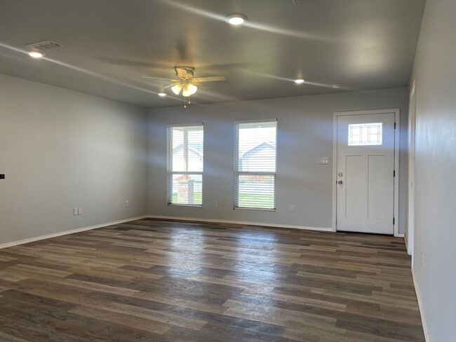 Building Photo - 3 bed 2 bath in Frenship ISD