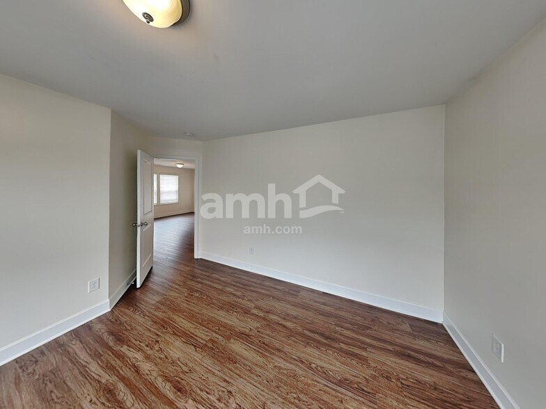 Building Photo - 4992 Chutney Dr
