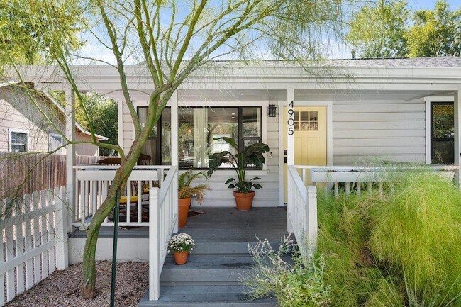 Building Photo - 4905 Duval St