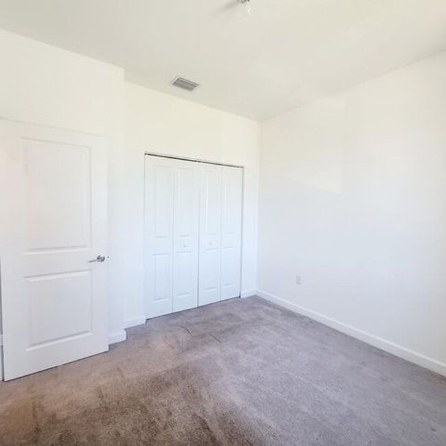 Building Photo - 20742 NE 5th Ct