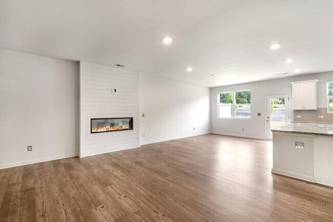 Building Photo - 420 Pt Pl Dr