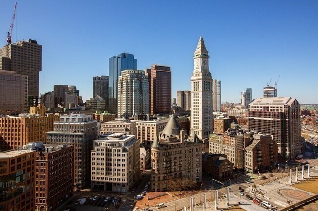 Building Photo - 65 E India Row