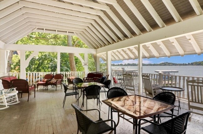 Building Photo - 543 Oakwood Trail