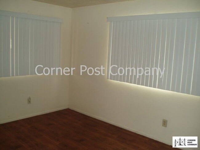 Building Photo - 1 Bedroom Apartment
