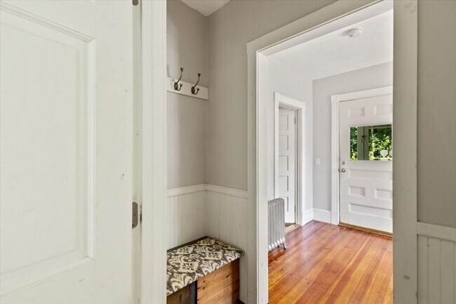 Building Photo - 254 N Elm St