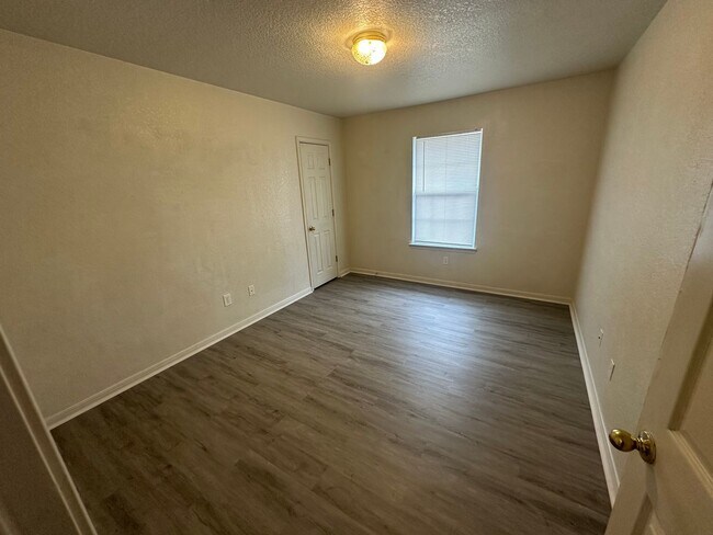 Building Photo - 2609 Vernice Loop