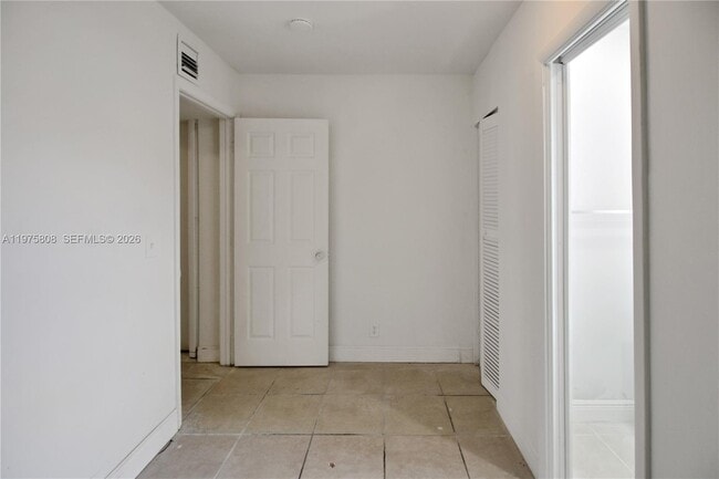 Building Photo - 1160 W 26th Ct