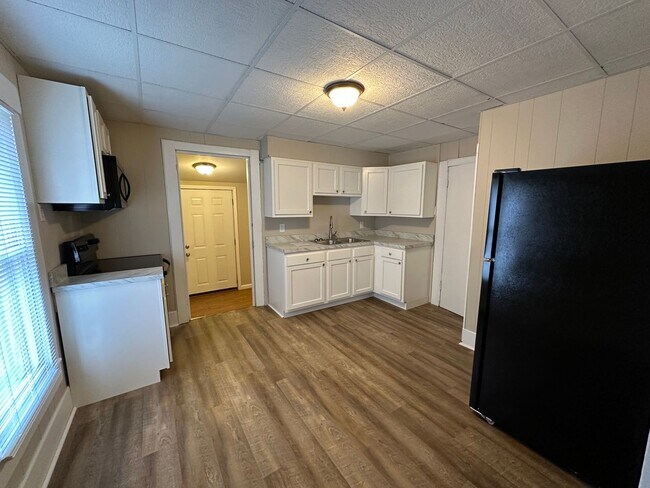 Building Photo - Recently Renovated 3BR/1BA Home in New Albany!