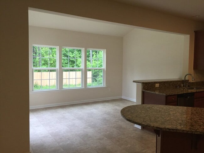 Building Photo - Spacious 4-Bedroom Richmond Retreat with 2...