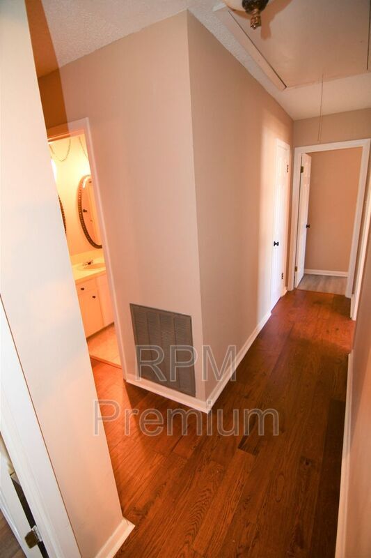 Building Photo - 7720 Kings Hill Ave