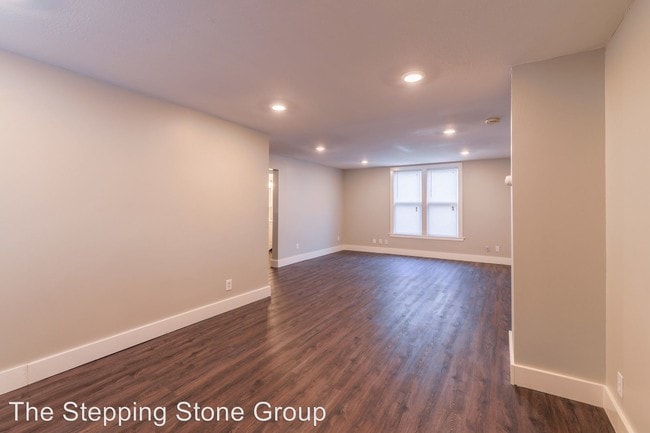 Building Photo - 2725 Hennepin Ave